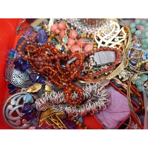 10 - Large selection of costume jewellery, cameos, gold coloured items, etc (lot)