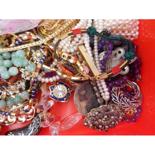 10 - Large selection of costume jewellery, cameos, gold coloured items, etc (lot)