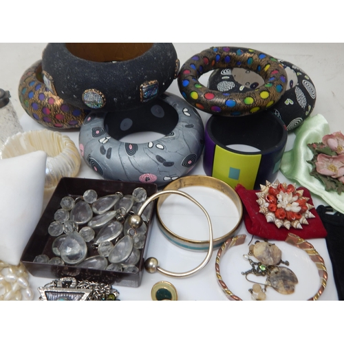 299C - A Quantity of Vintage Costume Jewellery including Silver Mounted Tusk Pendant, Bangles, Earrings etc... 