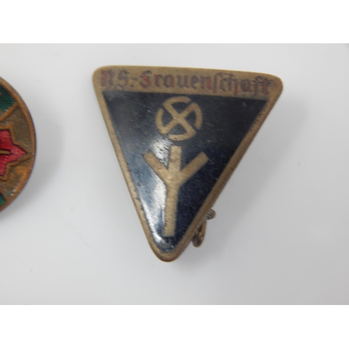 418 - A Quantity of WWII era German & English Metal Badges (6)