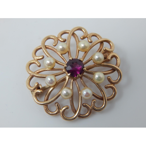 101 - 9ct Gold Ruby & Pearl Set Brooch: 3cm diameter: gross weight 5.19g