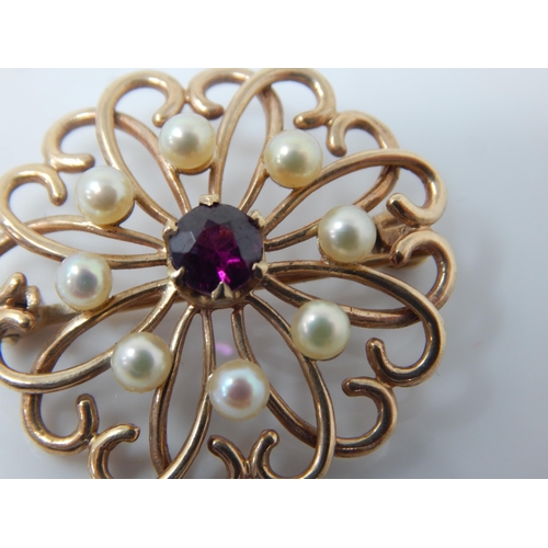 101 - 9ct Gold Ruby & Pearl Set Brooch: 3cm diameter: gross weight 5.19g