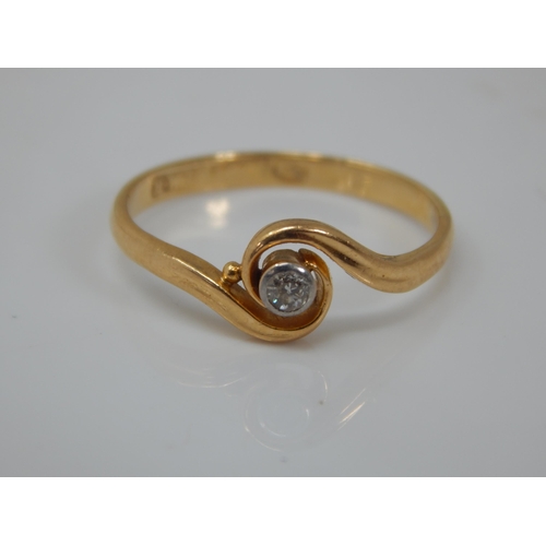 113 - 18ct Gold Diamond Set Ring: Size O: Weight 2.19g