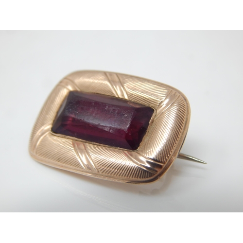 129 - Early C19 rectangular red stone (garnet?) and unmarked yellow metal brooch 24x17mm – ca 4.8g gross