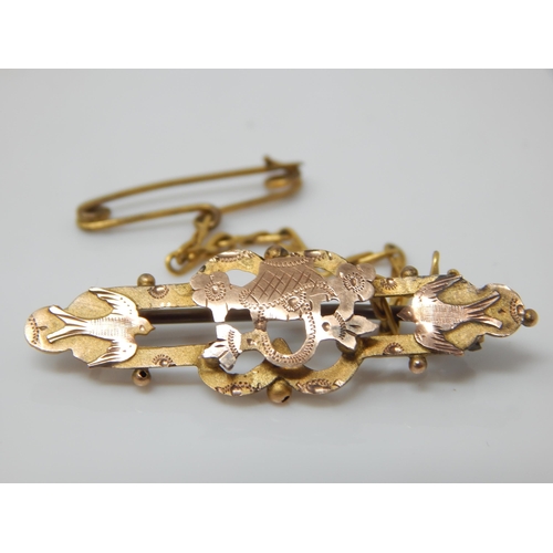 132 - Victorian bi-colour 9ct swallow and flower basket brooch with safety chain - 2g gross