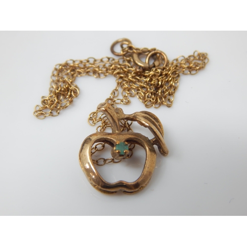 138 - Vintage 9ct gold London hallmarked pendant in the form of an apple set an emerald on a 9ct gold chai... 