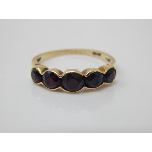 146 - Vintage 14ct gold garnet ring - 5-stones contiuously rubover-set in gold – Size L - 2.3g