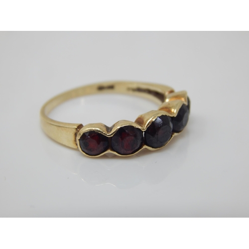 146 - Vintage 14ct gold garnet ring - 5-stones contiuously rubover-set in gold – Size L - 2.3g