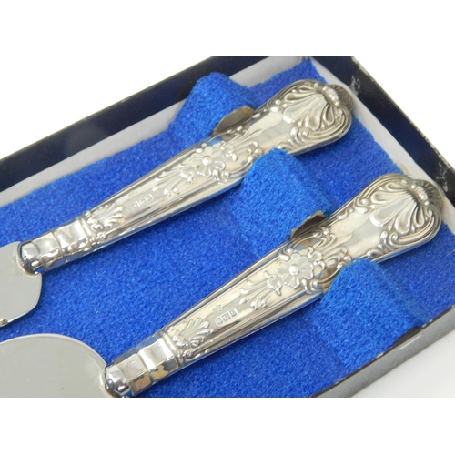 156 - A boxed set of vintage silver handled cake and bread knives – Sheffield 1972 – Harrison Brothers