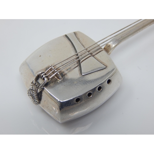 159 - Vintage Japanese sterling silver novelty caster modelled as a shamisen (approx 11cm)