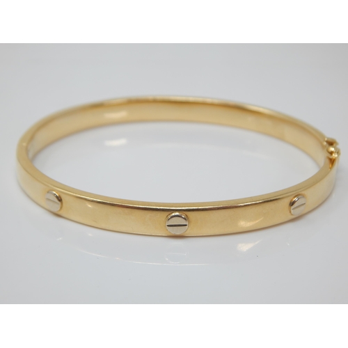 86 - 18ct Gold Hinged Bangle: Weight 19.64g