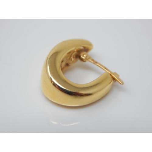 92 - 18ct Gold Single Earring: Weight 1.04g