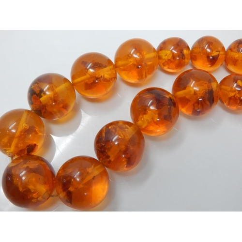 306 - Vintage Amber Necklace with Screw Clasp: Weight 174g