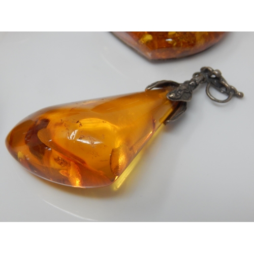 310 - 4 x Large Amber Pendants: Gross weight 126g
