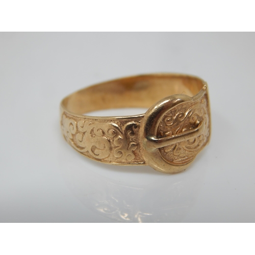 78 - 9ct Gold Buckle Ring: Size R/S: Weight 3.22g