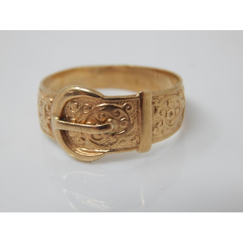 78 - 9ct Gold Buckle Ring: Size R/S: Weight 3.22g