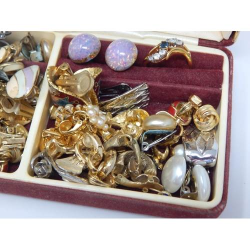 325 - A Quantity of Earrings Including a Small Amount of Gold & Silver