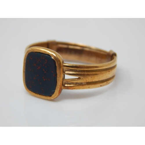 62 - Victorian 18ct Gold Gents Signet Ring Set with a Bloodstone: Hallmarked Birmingham 1892: Weight 4.38... 