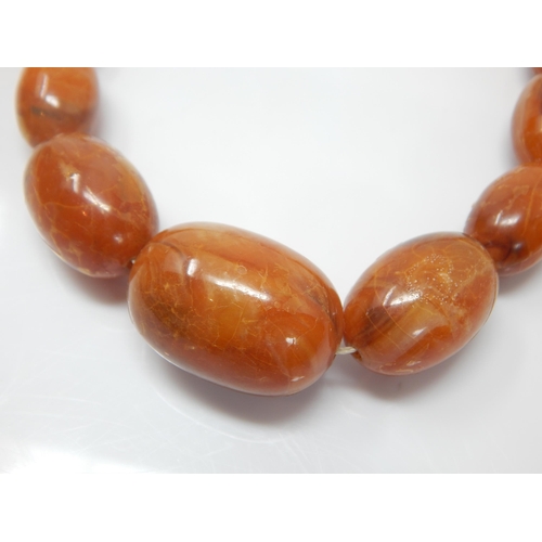 332 - Vintage Graduated Amber? Bead Necklace with screw clasp: Length 74cm: Weight 60g