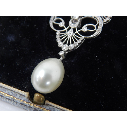 47 - Vintage Pearl Set Pendant necklace with en-tremble Pearl Drop