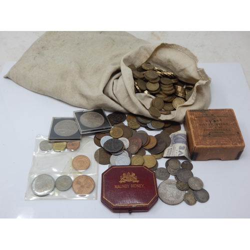 21 - A Quantity of Coins Including a part KEVII 1907 Maundy Set in original case, silver coinage etc & a ... 