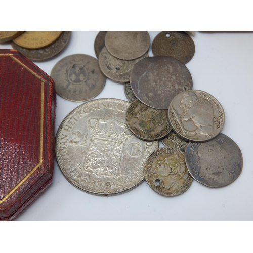 21 - A Quantity of Coins Including a part KEVII 1907 Maundy Set in original case, silver coinage etc & a ... 