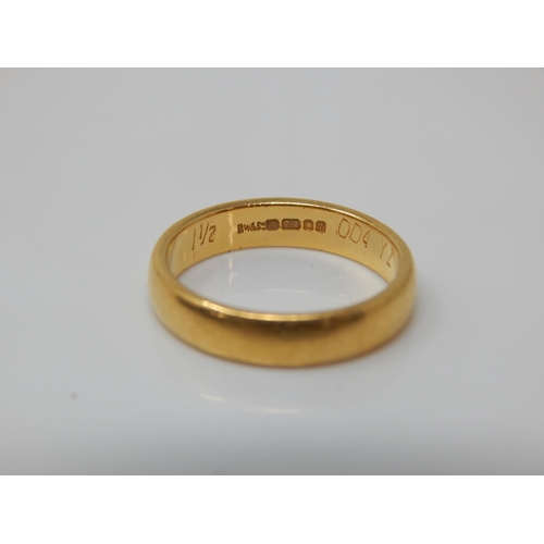 103 - 22ct Gold Wedding Ring: Size I/J: Weight 4.13g