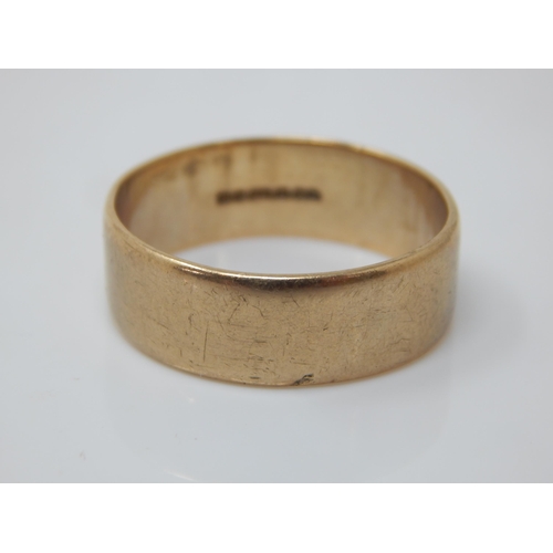 347 - 9ct Gold Wedding Ring: Size U/V: Weight 5.06g