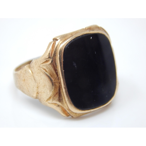 350 - 10ct Gold Signet Ring: Size P: Gross weight 4.46g