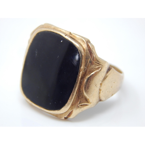 350 - 10ct Gold Signet Ring: Size P: Gross weight 4.46g
