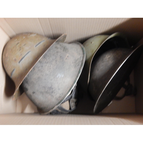 974 - Quantity of military helmets