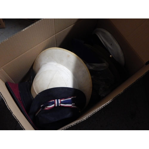 976 - Quantity of military hats