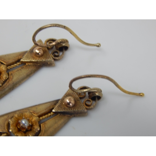 110 - A Pair of Antique Gold Earrings with en-tremblant drops: Weight 4.87g