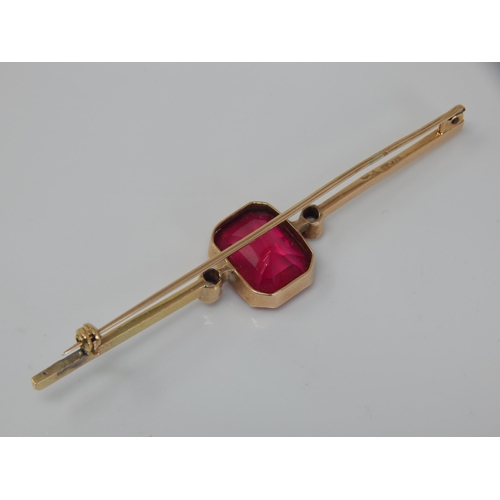 104 - 14ct Gold Bar Brooch: Width 6.8cm: Gross weight 5.83g