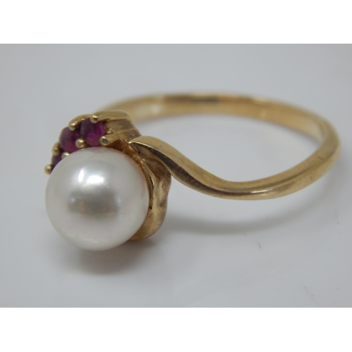 107 - 9ct Gold Pearl & Ruby Set Ring: Size T: Gross weight 4.39g