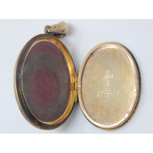 108 - Unmarked Gold Mourning Locket with Hair Panel: Weight 10.81g