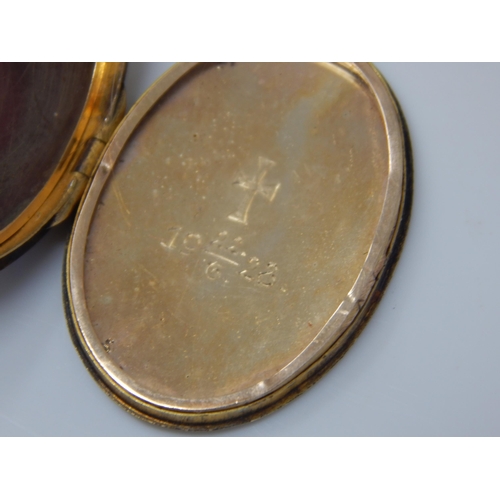 108 - Unmarked Gold Mourning Locket with Hair Panel: Weight 10.81g