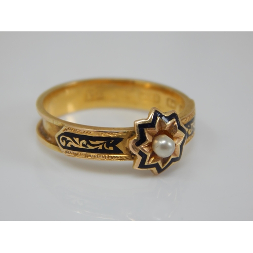 125 - Victorian 15ct Gold Mourning Ring with Black Enamel & Central Pearl: Hallmarked Birmingham 1866: Siz... 