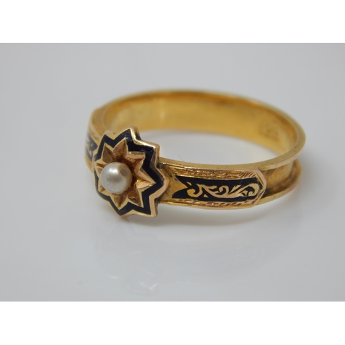 125 - Victorian 15ct Gold Mourning Ring with Black Enamel & Central Pearl: Hallmarked Birmingham 1866: Siz... 