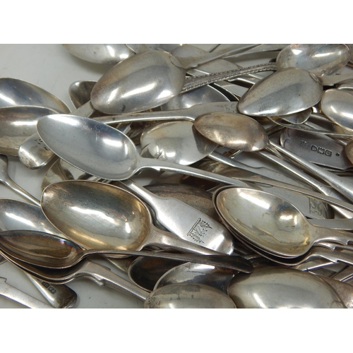 60 - Large Quantity of Georgian & Later Hallmarked Silver Teaspoons: Various Dates & Makers: Weight 890g