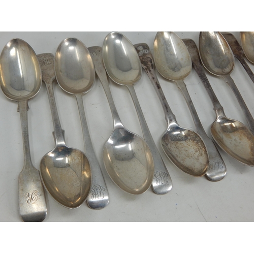 61 - 14 x Georgian & Victorian Hallmarked Silver Dessert Spoons: Various Dates & Makers: Weight 548g