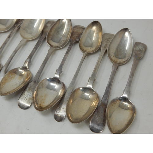 61 - 14 x Georgian & Victorian Hallmarked Silver Dessert Spoons: Various Dates & Makers: Weight 548g