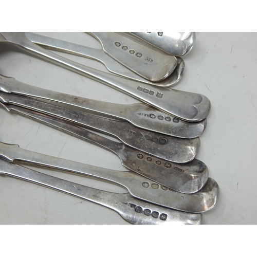 61 - 14 x Georgian & Victorian Hallmarked Silver Dessert Spoons: Various Dates & Makers: Weight 548g