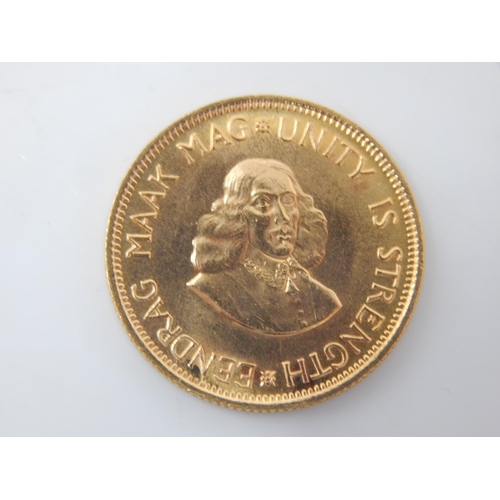 19 - 1962 South African 22ct Gold 2 Rand: Weight 8.0g