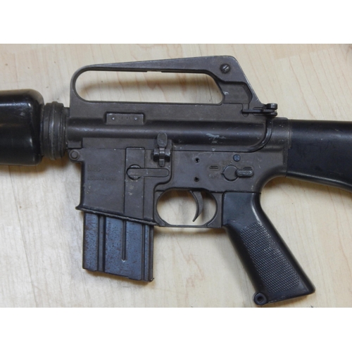 257 - M16 Assault Rifle 9mm Blank Firing: Length 97cm overall