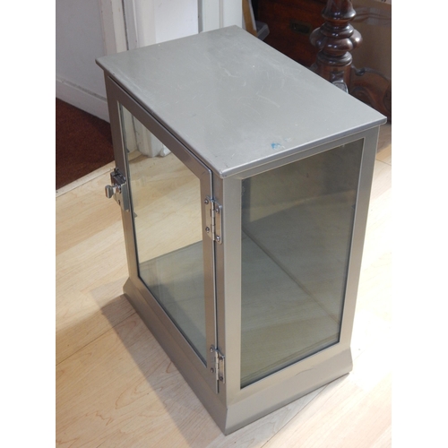 268 - Steel & Glass Display Cabinet with Two Glass Shelves: Measuring 52cm high x 40cm wide x 27cm deep