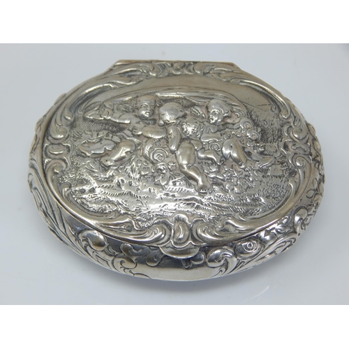 159 - 19th Century German 800 Standard Silver Snuff Box Decorated with Putti: Measures 7.5cm x 6cm