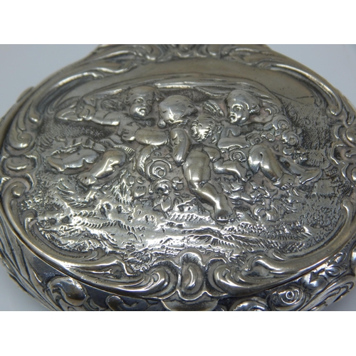 159 - 19th Century German 800 Standard Silver Snuff Box Decorated with Putti: Measures 7.5cm x 6cm