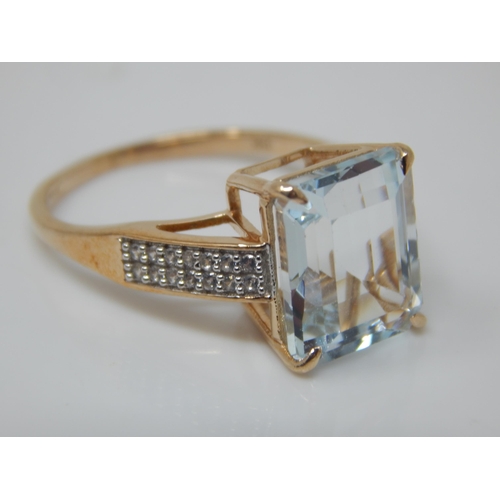 168 - 9ct Gold Aquamarine Ring 4.14cts: Ring Size N/O: Gross weight 3.17g