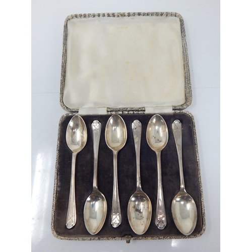 180 - A Set of 6 Silver Spoons with Crossed Golf Clubs Terminals: Hallmarked Sheffield 1933 by Walker & Ha... 